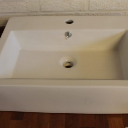 Hvid porcelæns håndvask – Outletvare