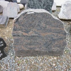 Gravsten Halmstad granit poleret 70cm x 80cm