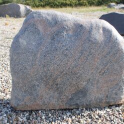 Gravsten Halmstad granit spaltet 80cm x 66cm