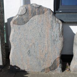 Gravsten Halmstad Spalt granit med Bramme sleben dekoration 100 cm x 77cm