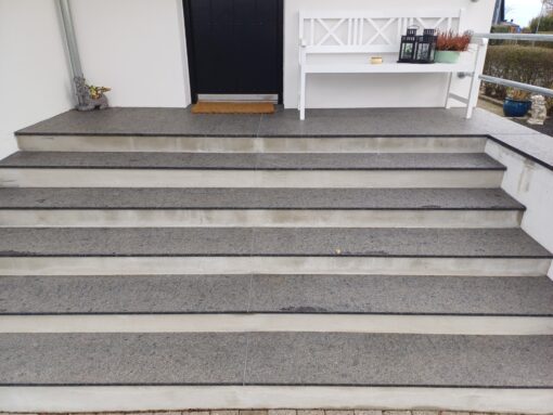Trappeopgang beklædt med Steel Grey Granit