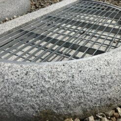 Silverstar Granit Halvrund Trappe med Rist – 100 x 60 x 12 cm