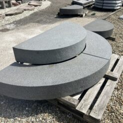 2-trins massiv trappe i New Afrika Granit