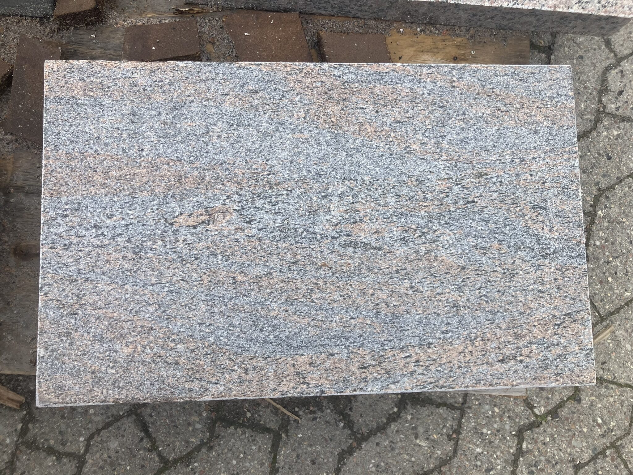 IMG_2327 Plænesten i Halmstad Granit