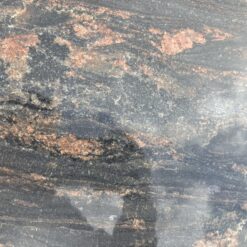 Natursten mørk med brunlige åre