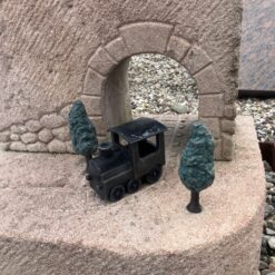 Gravsten i Nexø Sandsten med tog dekoration