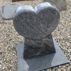 Gravsten Hjerte i Paradiso Granit