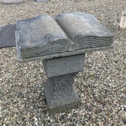 Gravsten Udført som bog i Blå Rønne Granit Sokkelsten