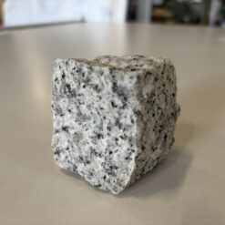 Chaussesten Granit Mosaik sten i lys grå