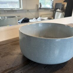 Håndvask fra Artceram i lys blå med let struktur