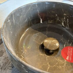 Håndvask fra Artceram i mørk marmoreffekt med lyse årer