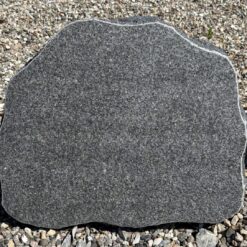 Gravsten i Blå Rønne Granit fra Bornholm