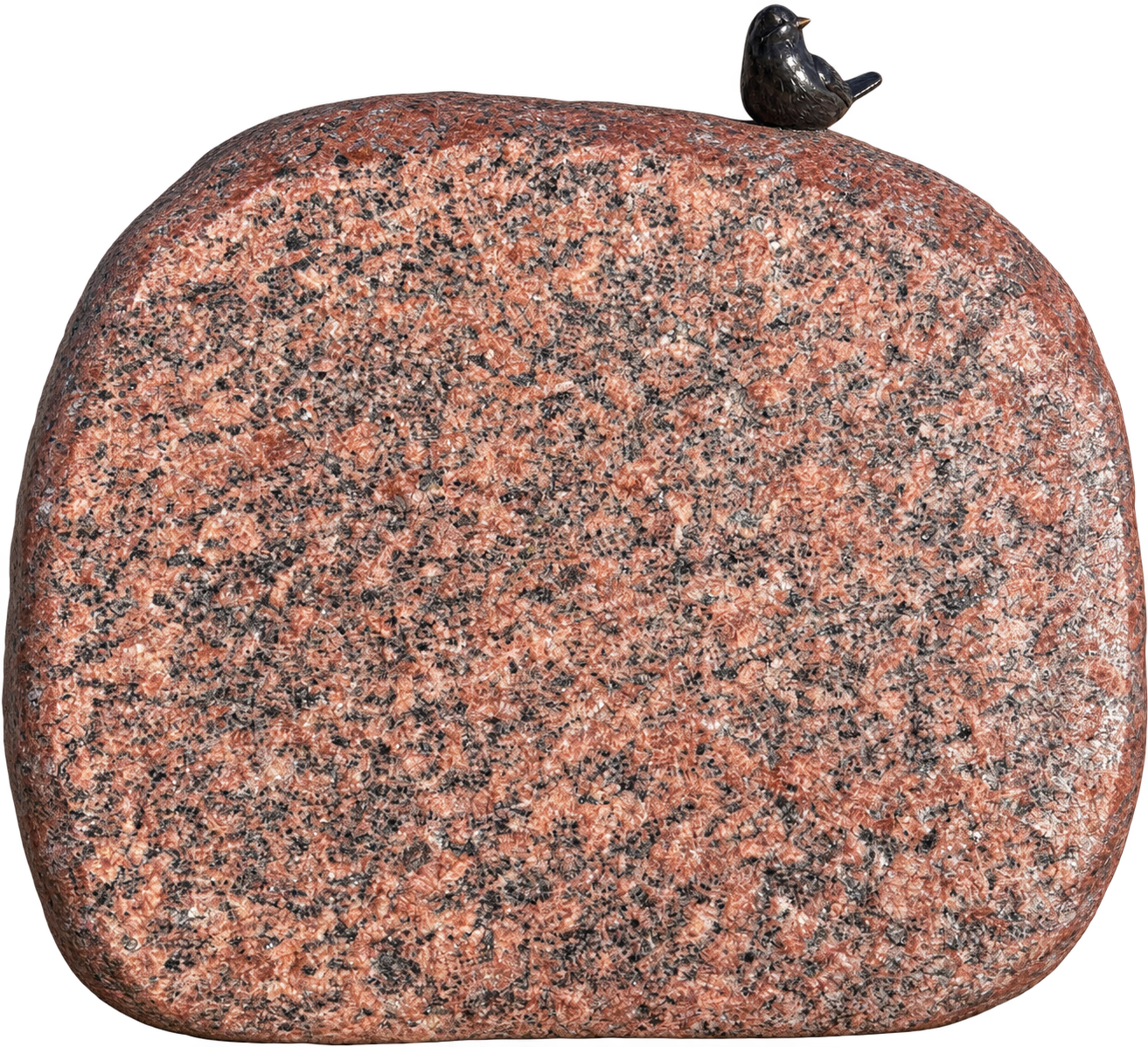 Rød granitsten med bronzefugl Gravsten i Vaanga Granit fra Sverige